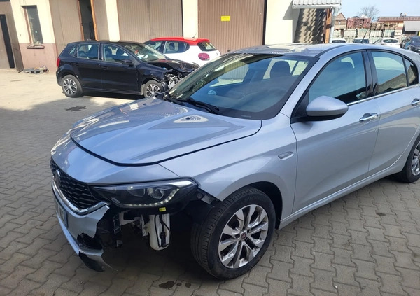 Fiat Tipo cena 19500 przebieg: 99821, rok produkcji 2017 z Tychy małe 232